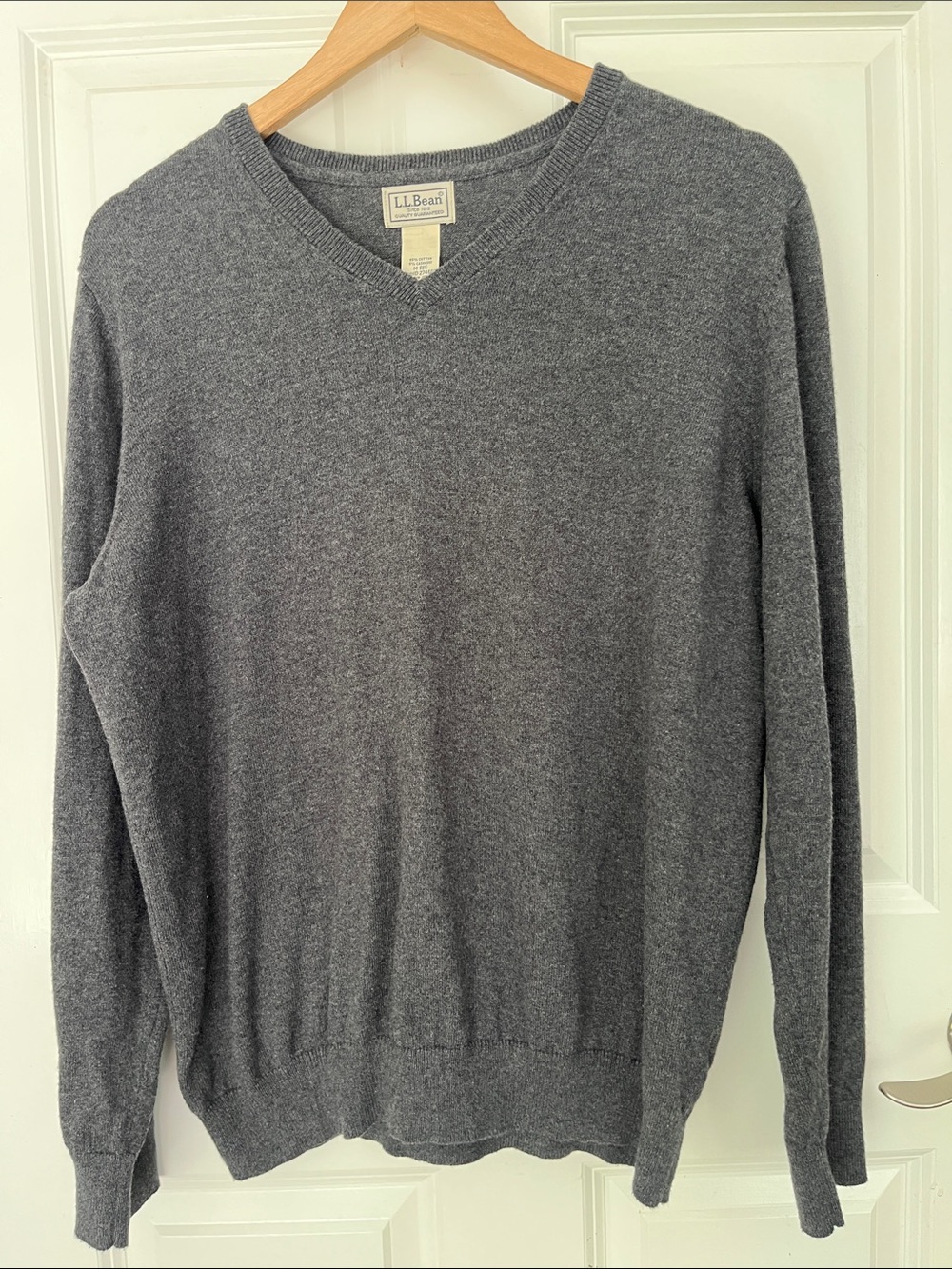 L.L. Bean Men's Cotton Cashmere Charcoal Gray Medium V-neck Sweater lightweight